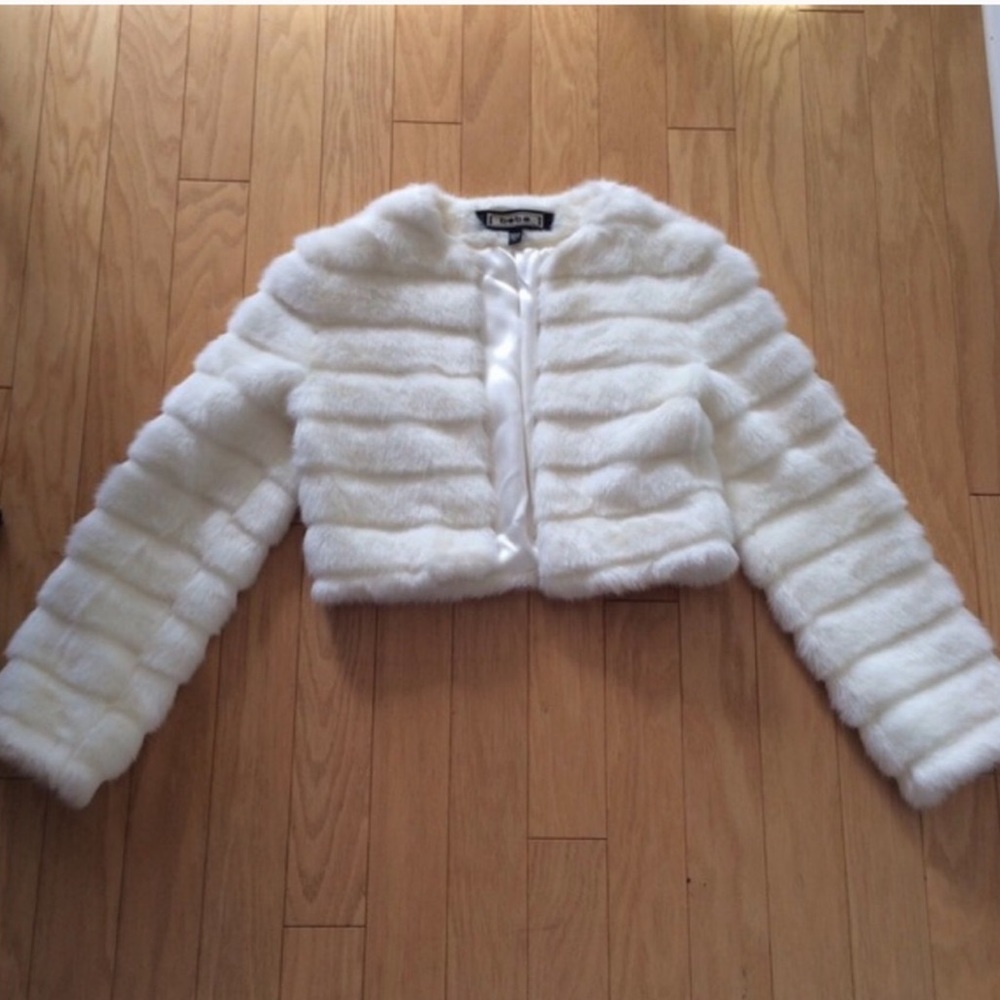 🚫SOLD!!!🚫Bebe Faux White Jacket